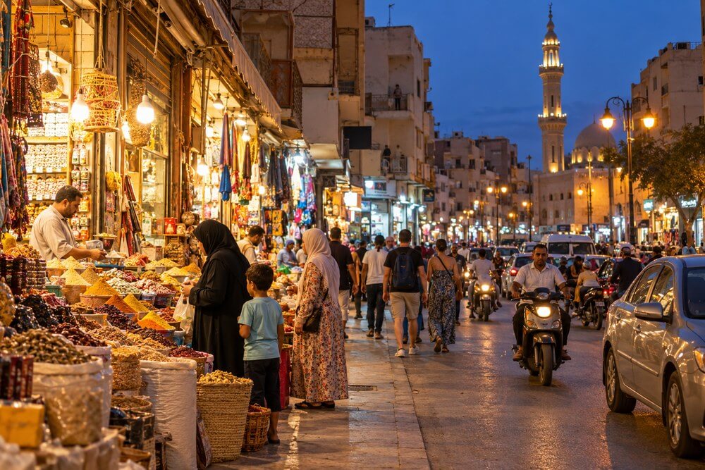 Wieczorny bazar i ulice dzielnicy Dahar w Hurghadzie
