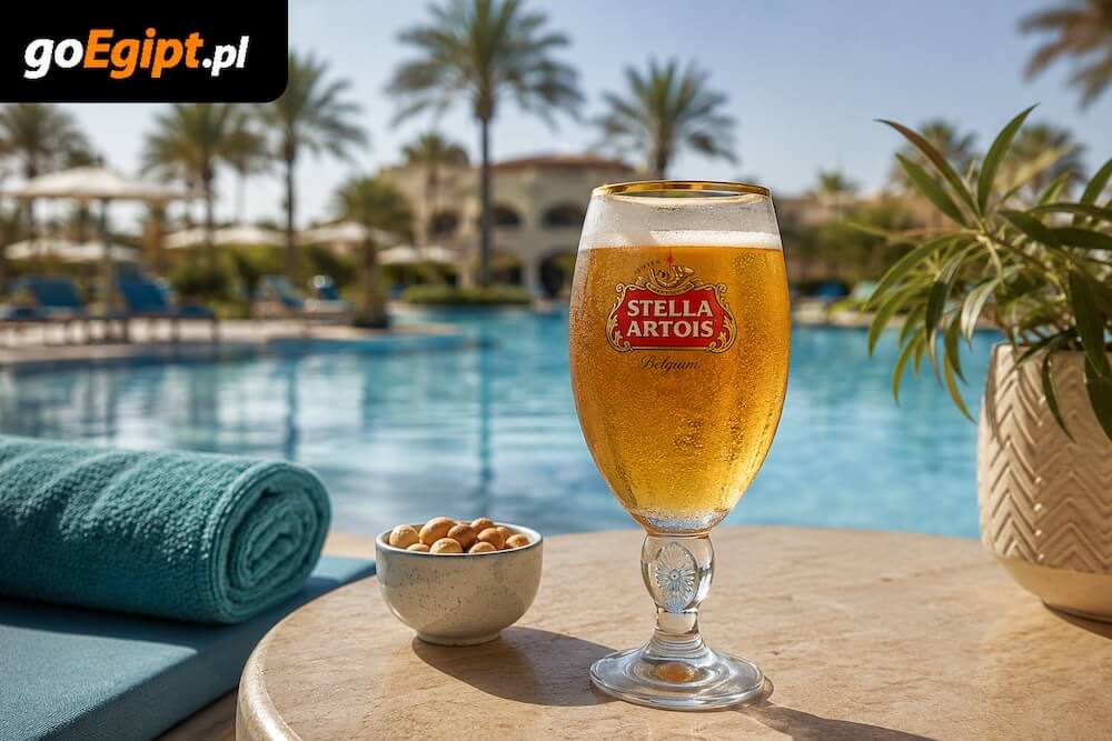 Lokalne piwo i drink w hotelu all inclusive w Egipcie