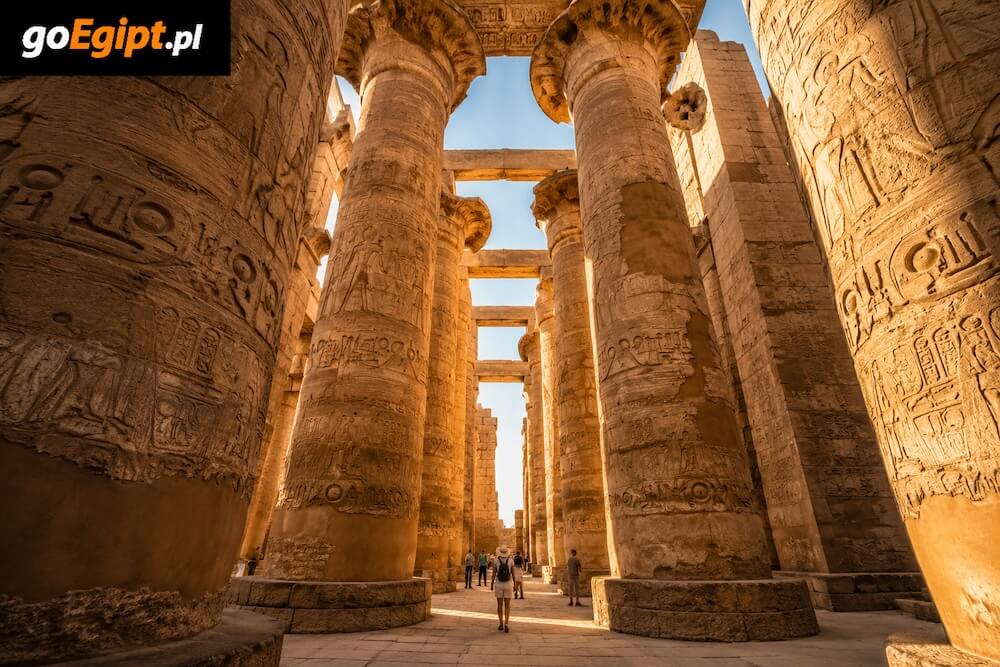 Świątynia Karnak w Luxorze i monumentalne kolumny