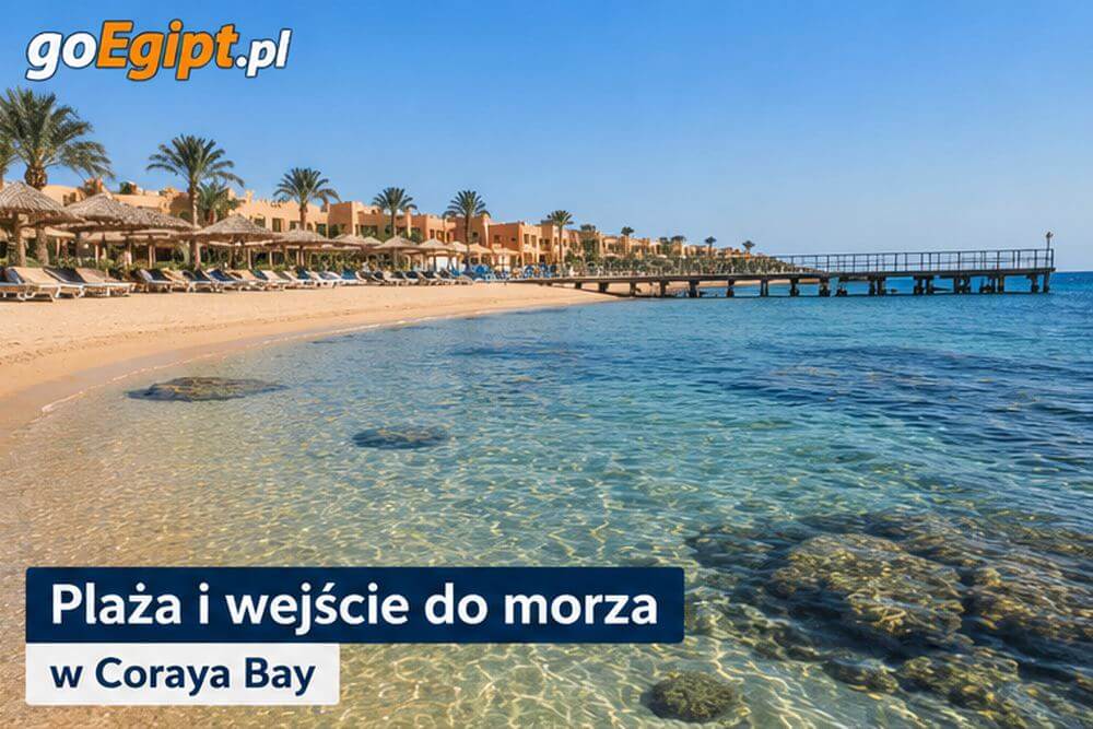 Plaża i wejście do morza w Coraya Bay w Marsa Alam