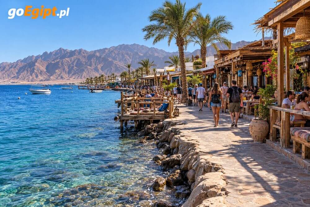 Promenada Mamsha w Dahabie z restauracjami i Morzem Czerwonym