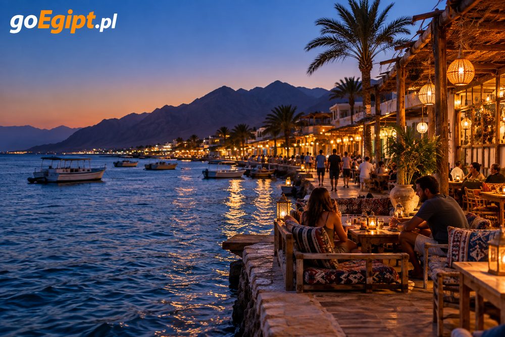 Wieczorne restauracje przy promenadzie w Dahabie
