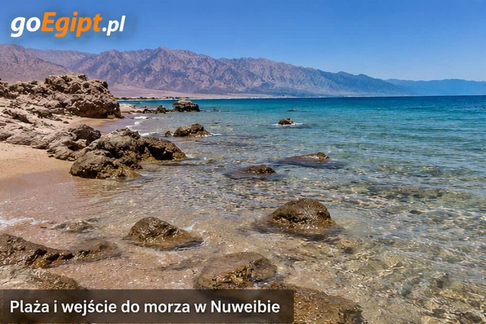 Plaża i wejście do morza w Nuweibie